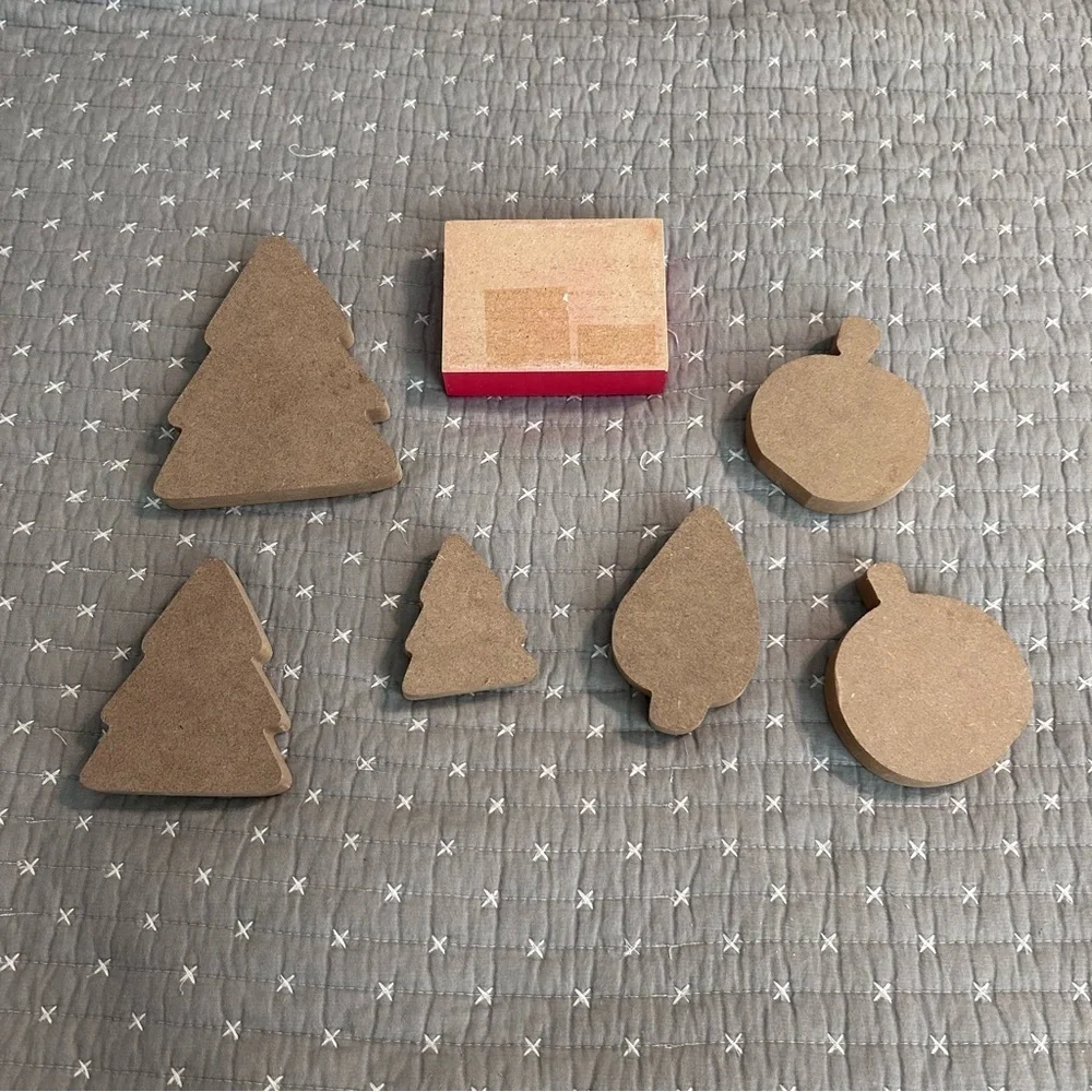 7 pc Holiday Wooden Decor Set